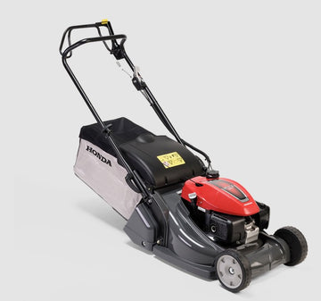 Honda HRX 476 C2QYEH Self-propelled. Roto-stop®. Rear roller. 73 litre grass bag.